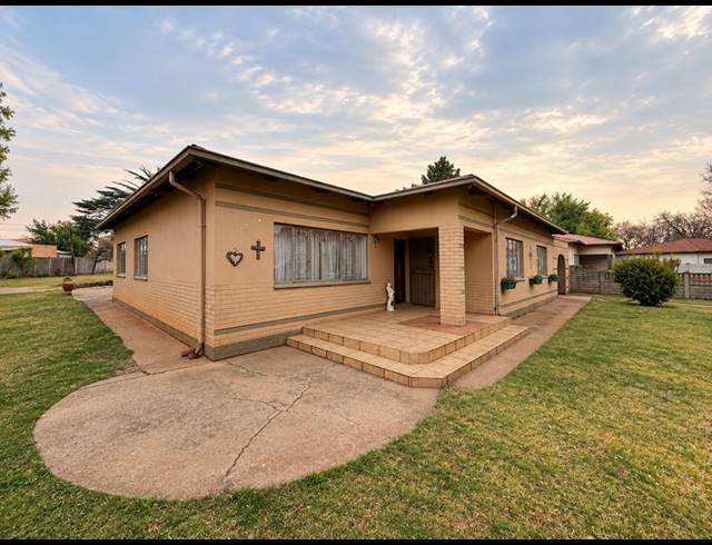 4 BEDROOM HOUSE FOR SALE IN THREE RIVERS